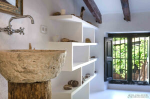upstairs bathroom (2)