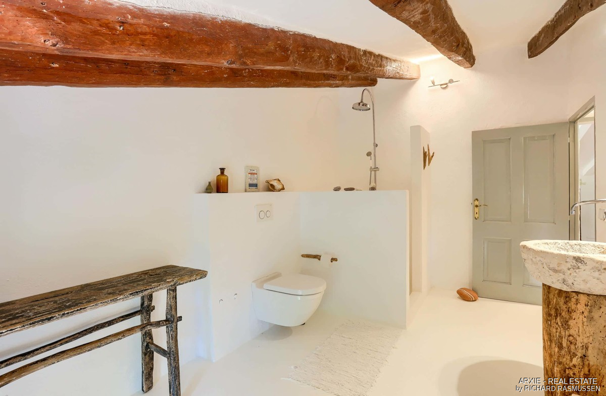 Bathroom 2 - 2