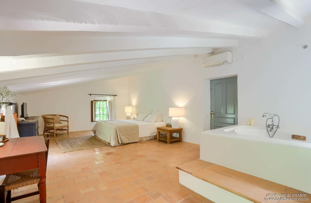 Bedroom 1 - 6