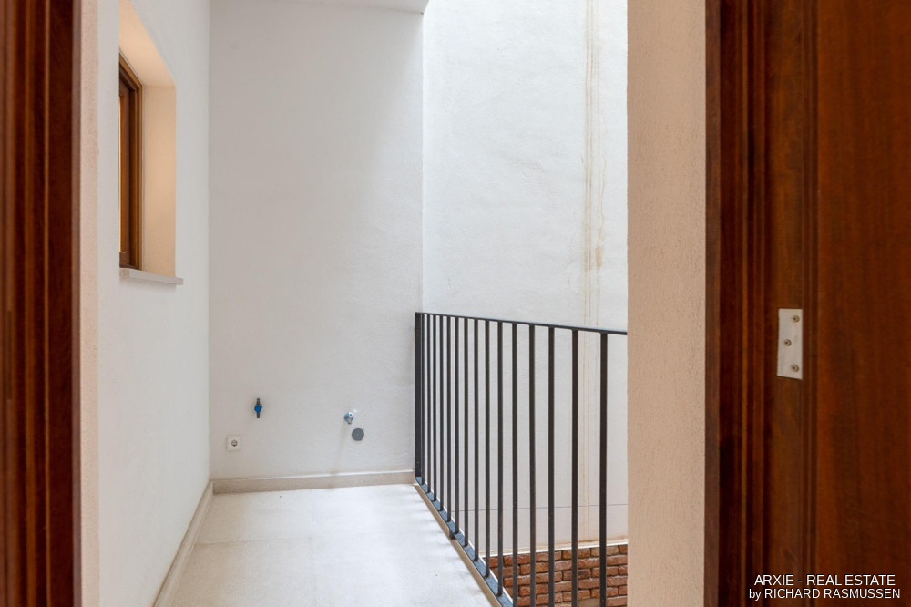 27A_Balcony_01