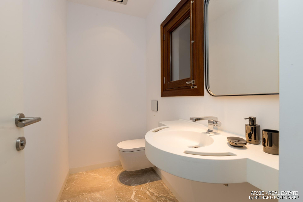 27A_Bathroom_02