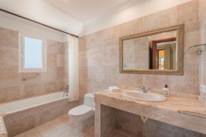 18A_Bathroom_01